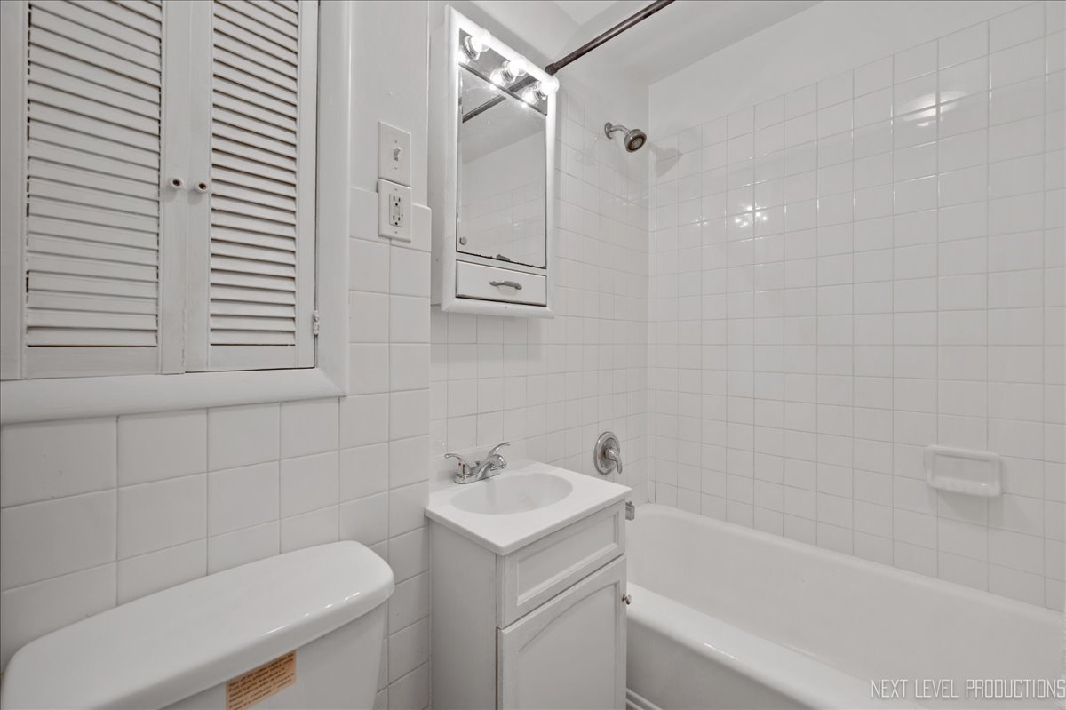 1326 South Elm Street St. Charles, IL 60174 - Photo 17 of 27 a bathroom with a sink toilet and shower