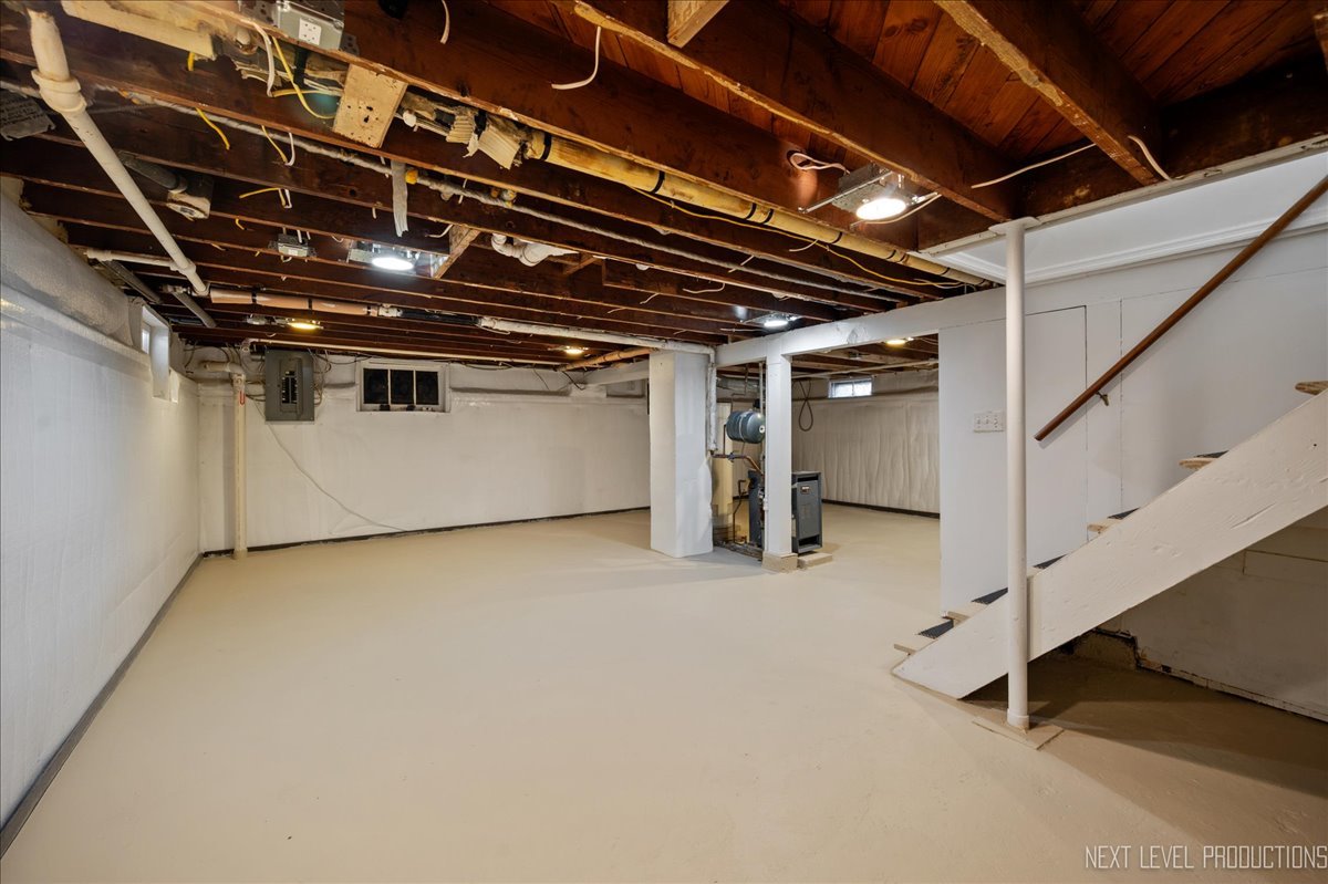 1326 South Elm Street St. Charles, IL 60174 - Photo 21 of 27 a view of an empty room