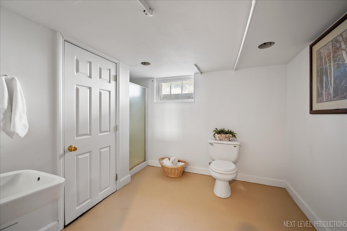 1326 South Elm Street St. Charles, IL 60174 - Photo 23 of 27 a bathroom with a toilet sink and shower
