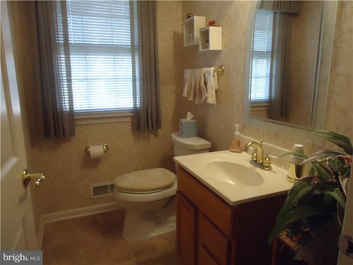 22 Buxton Road Cherry Hill, NJ 08003 - Photo 12 of 21 Gallery Image 12