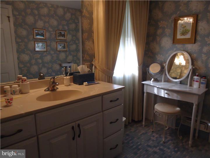 22 Buxton Road Cherry Hill, NJ 08003 - Photo 19 of 21 Gallery Image 19