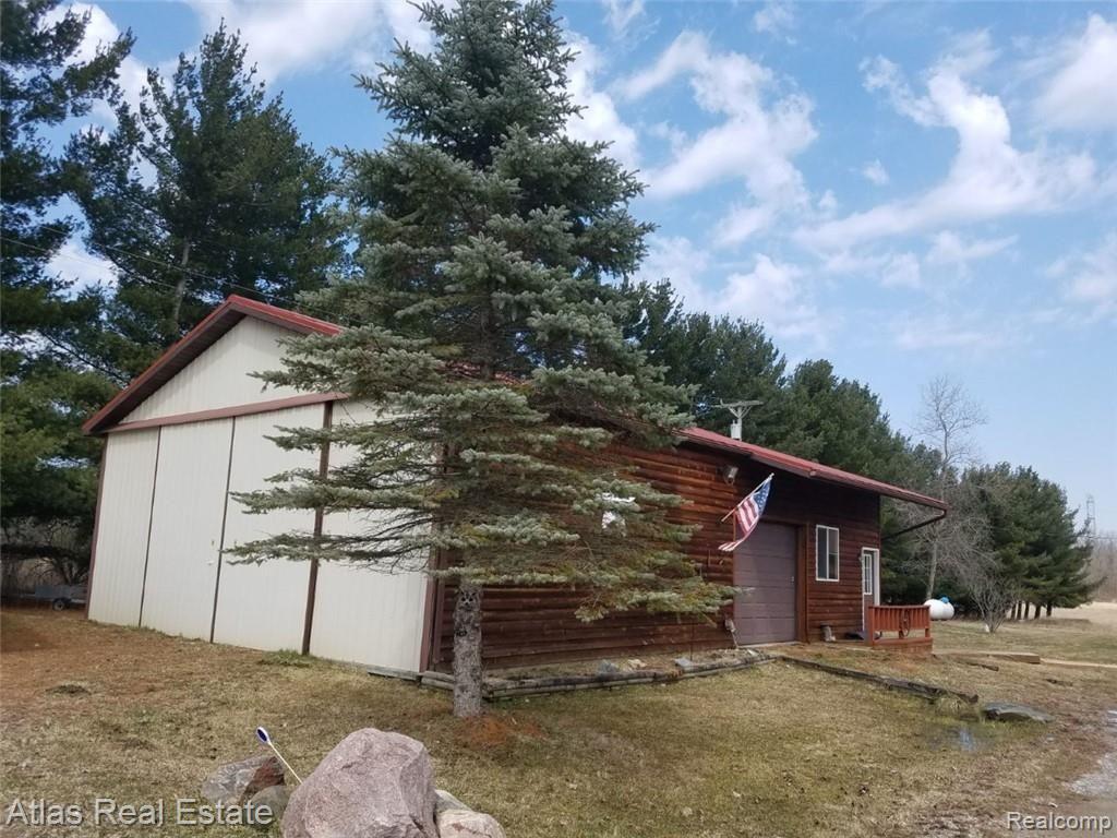 5688 Hegel Road Goodrich, MI 48438 - Photo 2 of 17