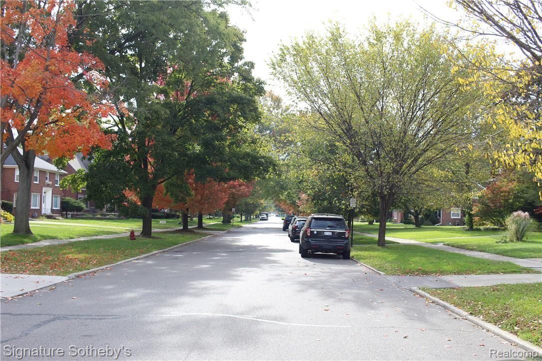 970 Pemberton Road Grosse Pointe, MI 48230 - Photo 23 of 34 Pemberton / Street view