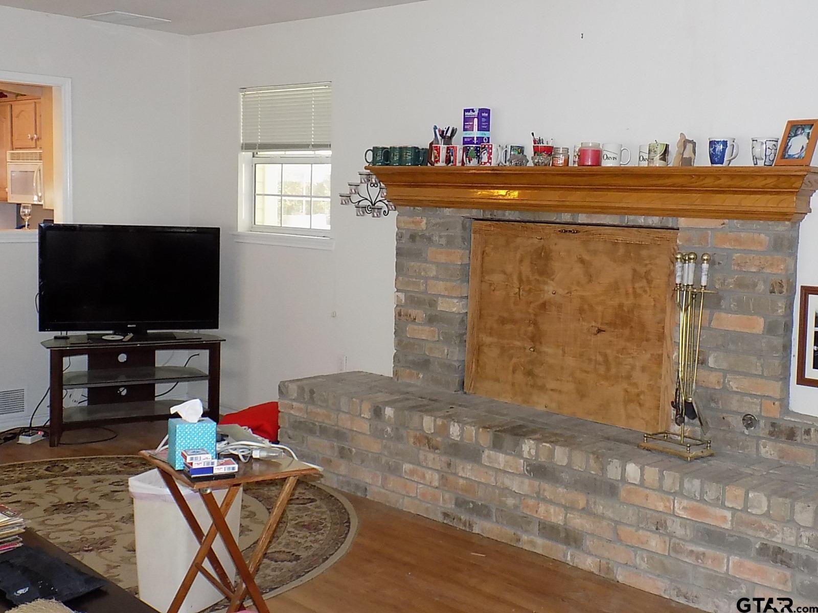 111 Laurel Lane Holly Lake Ranch, TX 75765 - Photo 20 of 43 a living room with furniture and a flat screen tv