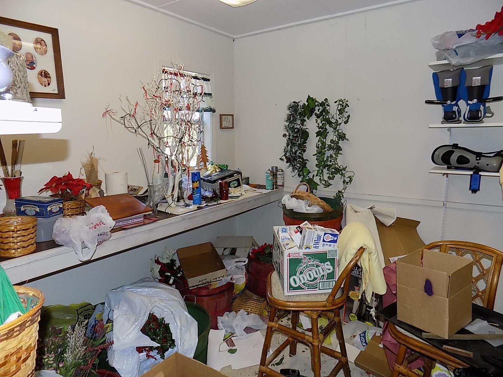 111 Laurel Lane Holly Lake Ranch, TX 75765 - Photo 43 of 43 a room with table and couch