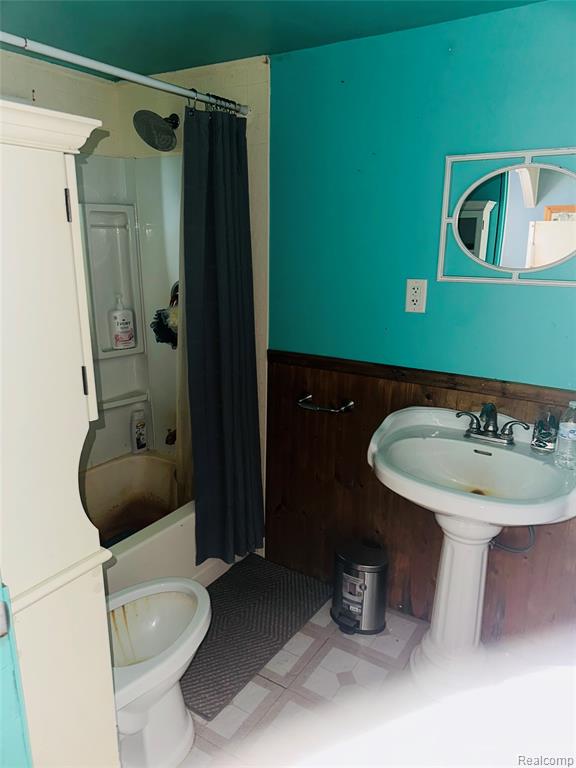 2021 East Bombay Road Midland, MI 48642 - Photo 8 of 14 Gallery Image 8