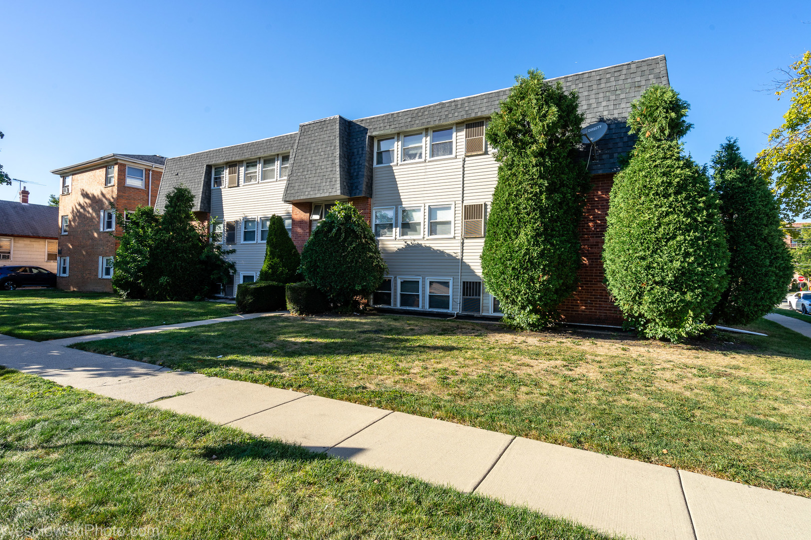 1288 Perry Street, Unit P1 Des Plaines, IL 60016 - Photo 1 of 13 a front view of a house with garden