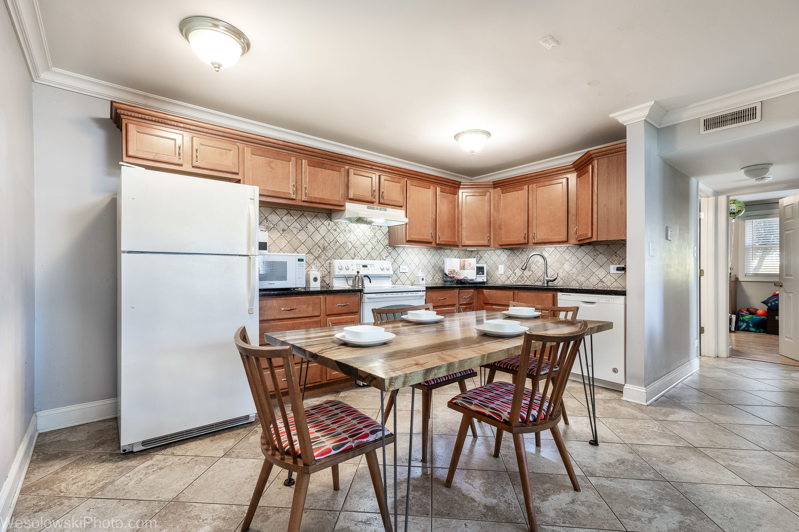1288 Perry Street, Unit P1 Des Plaines, IL 60016 - Photo 6 of 13 a kitchen with a dining table chairs and refrigerator