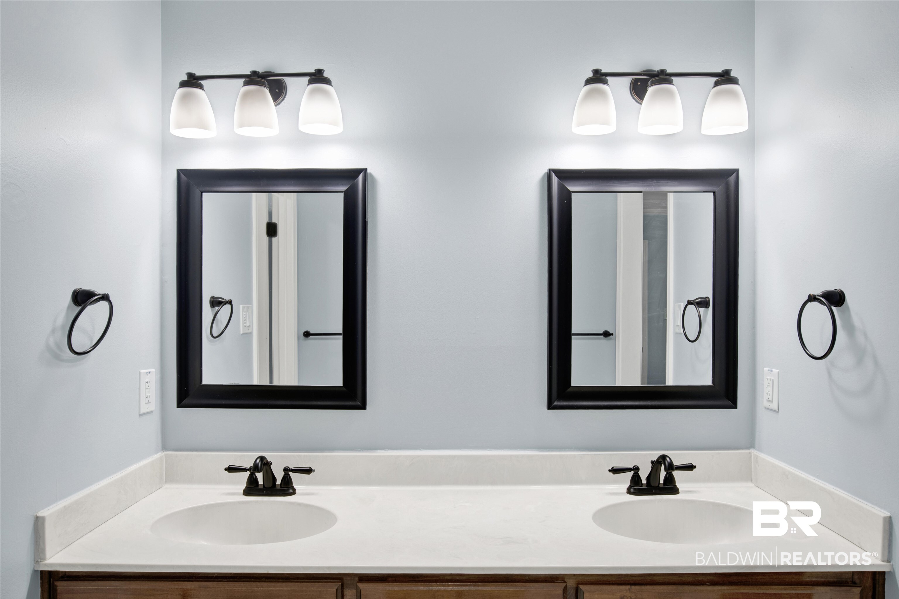 3011 Olde Gate Road Mobile, AL 36695 - Photo 26 of 35 Full bathroom with double vanity