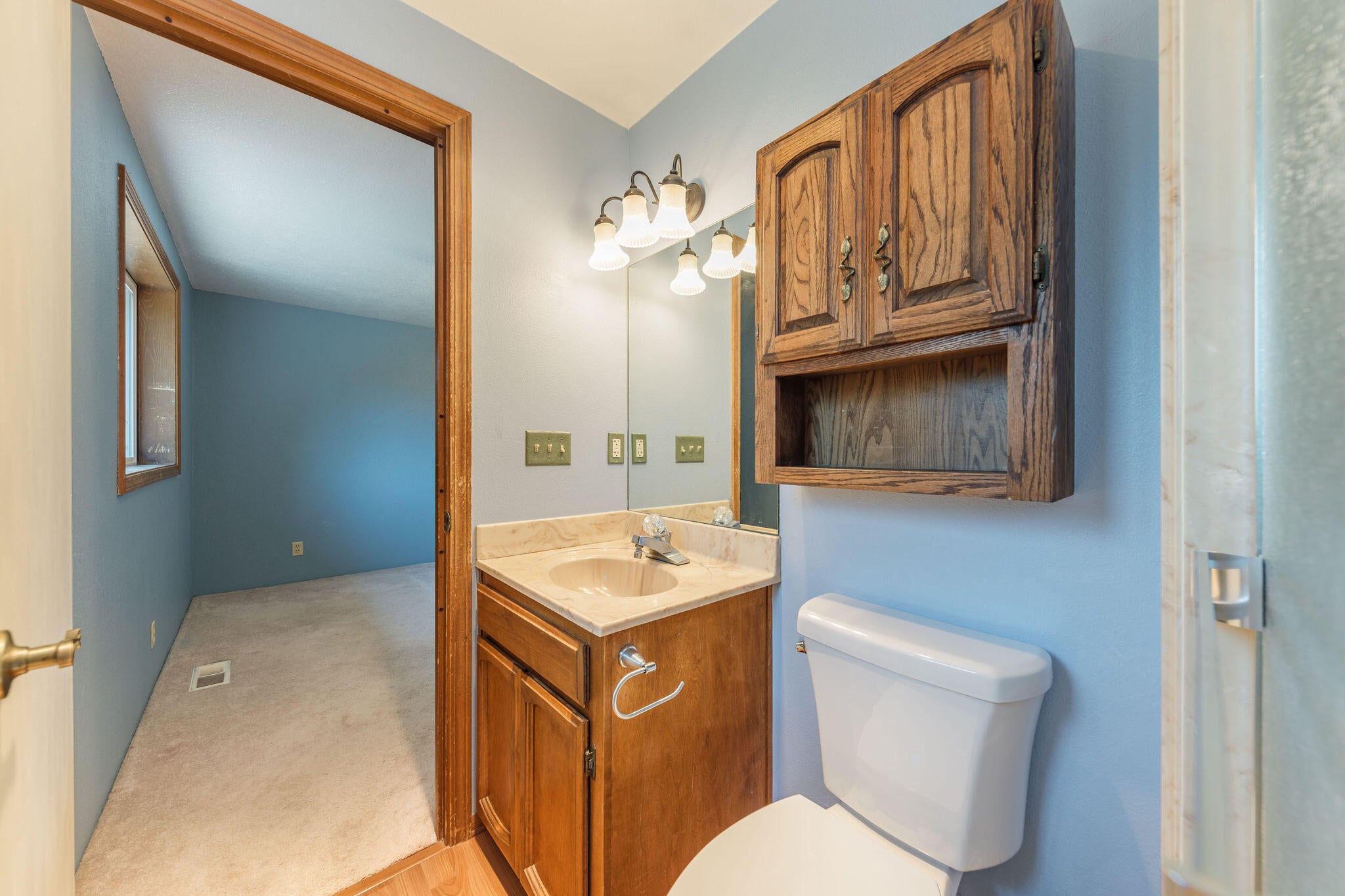 1532 Roberts Road Medford, OR 97504 - Photo 17 of 42 Primary Bathroom