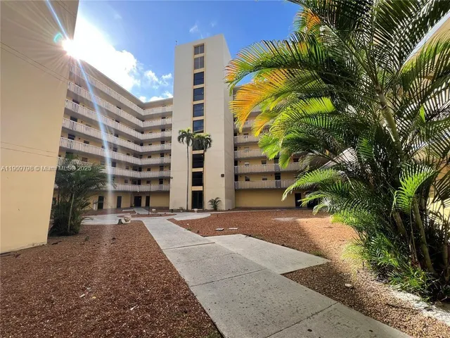 $135,000 | 15600 Northwest 7th Avenue, Unit 3011, Miami, FL 33169