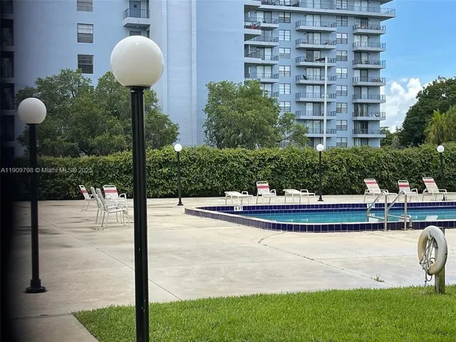 $135,000 | 15600 Northwest 7th Avenue, Unit 3011, Miami, FL 33169