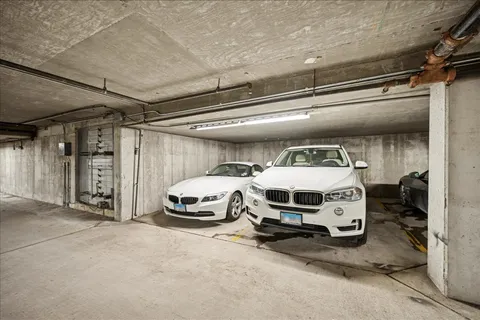 $324,900 | 6040 Arbor Lane, Unit 302, Northfield, IL 60093