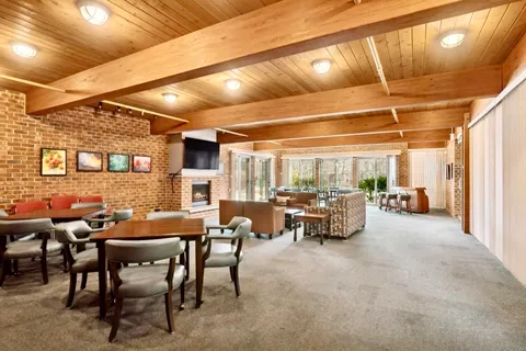 $324,900 | 6040 Arbor Lane, Unit 302, Northfield, IL 60093