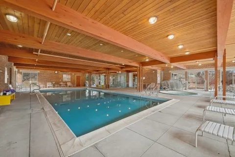 $324,900 | 6040 Arbor Lane, Unit 302, Northfield, IL 60093