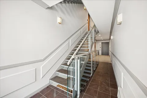 $324,900 | 6040 Arbor Lane, Unit 302, Northfield, IL 60093