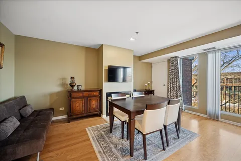 $324,900 | 6040 Arbor Lane, Unit 302, Northfield, IL 60093