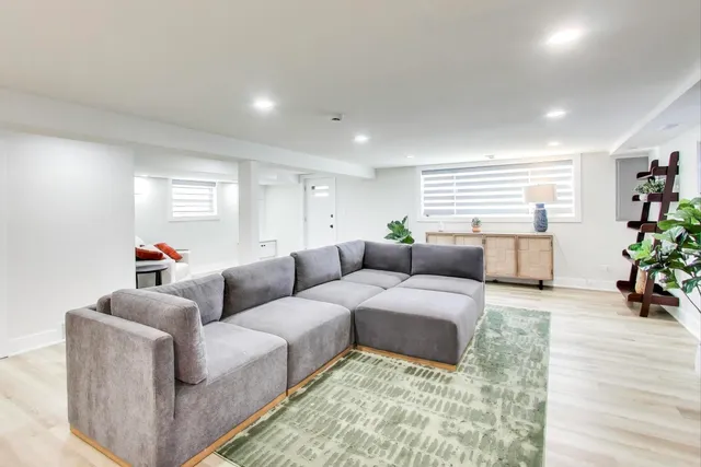 $675,000 | 932 North Knight Avenue, Park Ridge, IL 60068