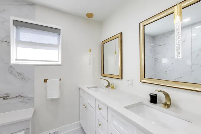 $675,000 | 932 North Knight Avenue, Park Ridge, IL 60068