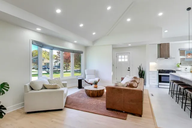 $675,000 | 932 North Knight Avenue, Park Ridge, IL 60068