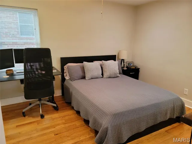 $2,195 | 7547 Delmar Boulevard, University City, MO 63130