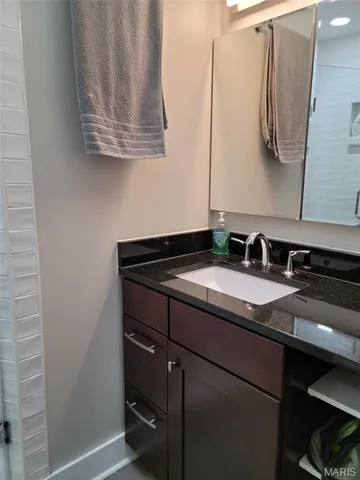 $2,195 | 7547 Delmar Boulevard, University City, MO 63130