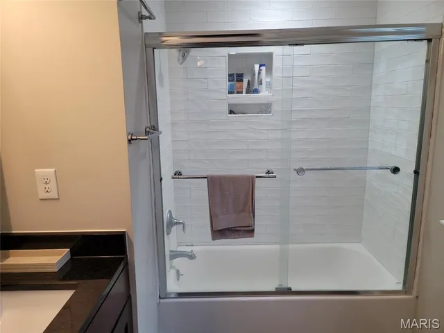 $2,195 | 7547 Delmar Boulevard, University City, MO 63130