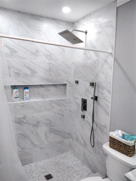 5036 Arbor Glen Road The Colony, TX 75056 - Photo 14 of 29 a bathroom with a shower