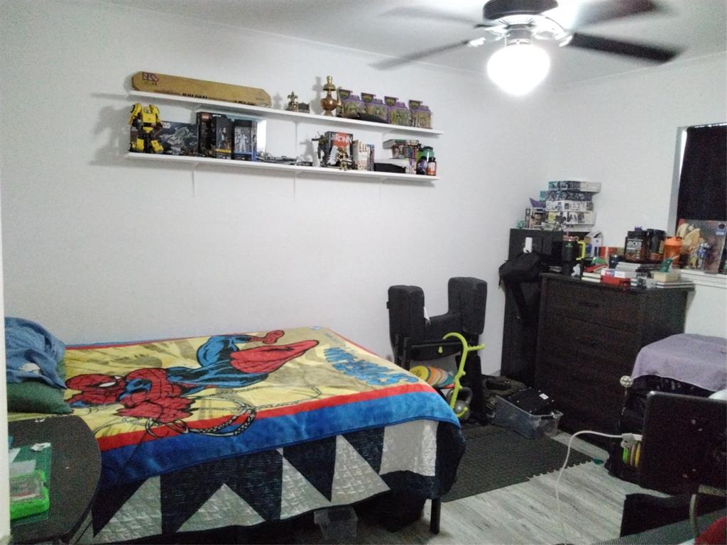 5036 Arbor Glen Road The Colony, TX 75056 - Photo 19 of 29 a bedroom with a bed and a table in it