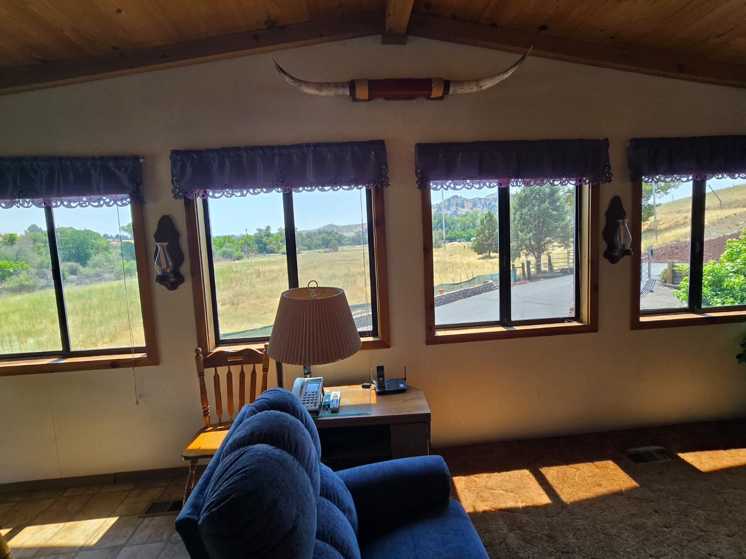 4204 Highway 263 Yreka, CA 96097 - Photo 13 of 66 a living room with furniture and a window