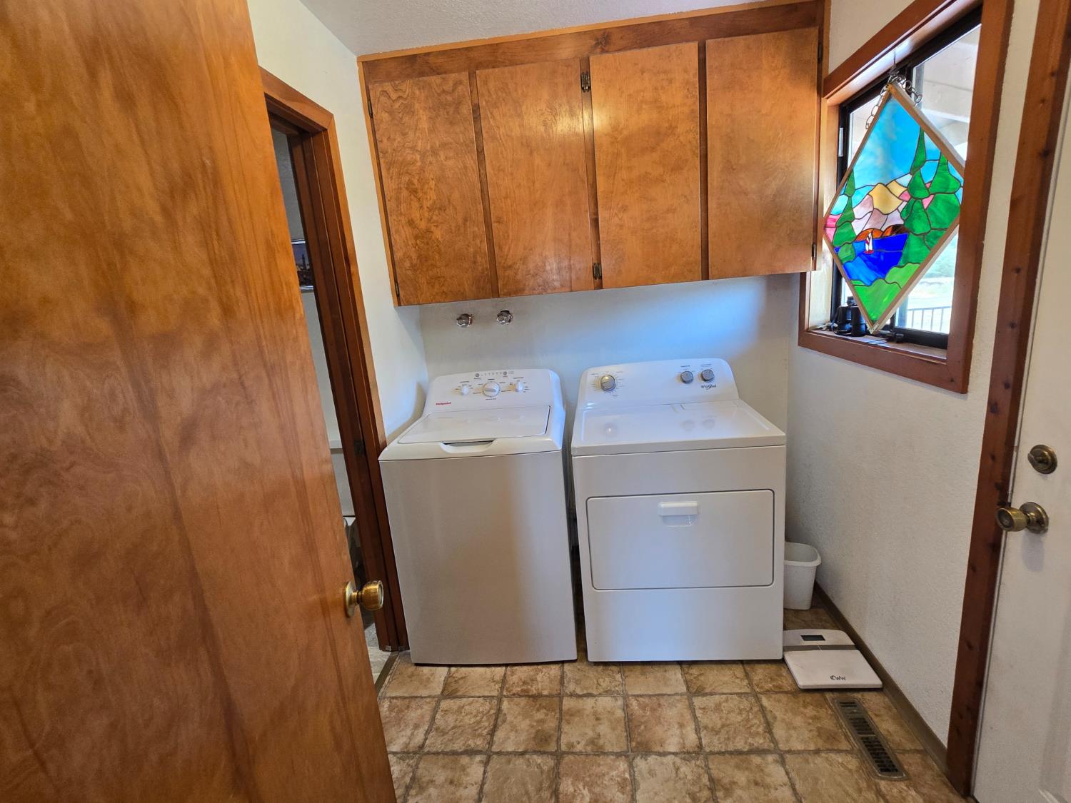 4204 Highway 263 Yreka, CA 96097 - Photo 21 of 66 a utility room with dryer and washer