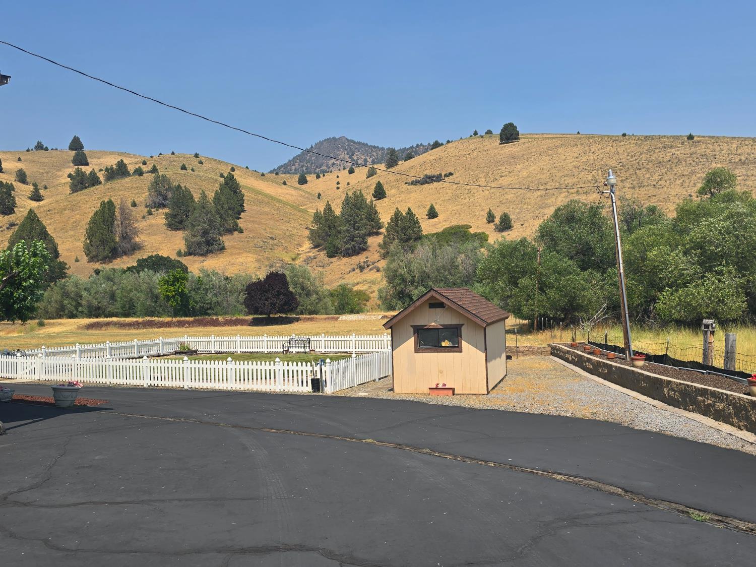 4204 Highway 263 Yreka, CA 96097 - Photo 42 of 66 a view of a terrace with a ocean view