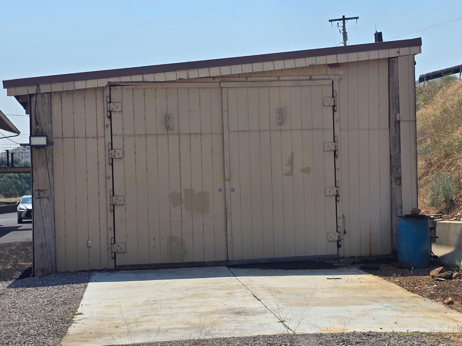 4204 Highway 263 Yreka, CA 96097 - Photo 49 of 66 a view of a wooden door