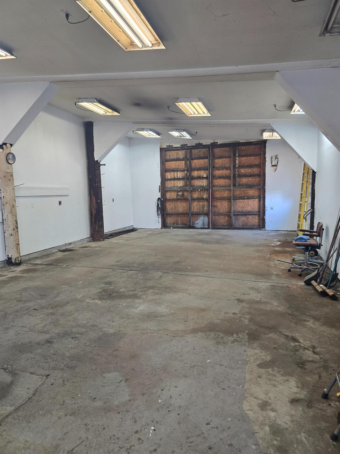 4204 Highway 263 Yreka, CA 96097 - Photo 51 of 66 a view of an empty room with windows