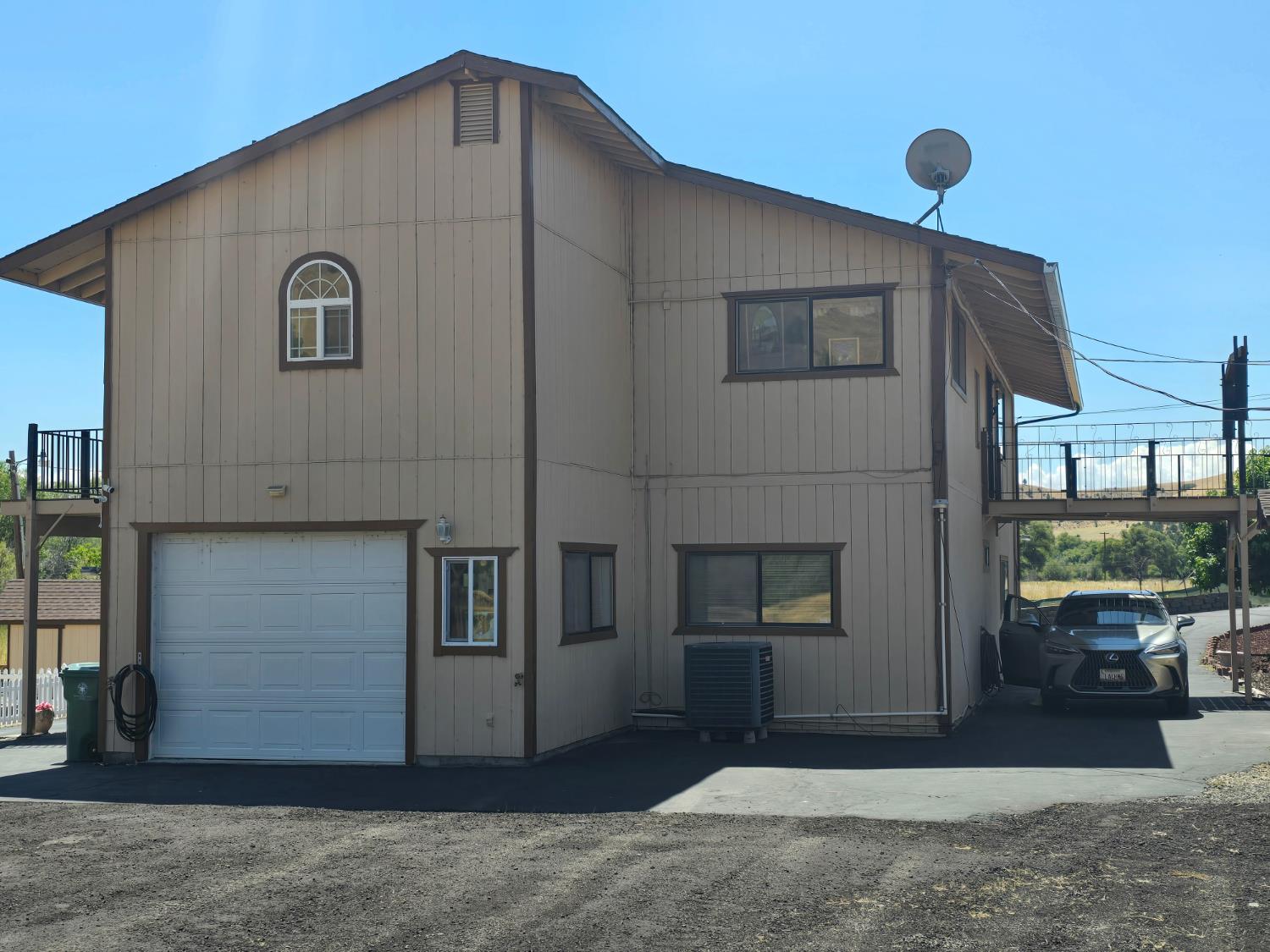 4204 Highway 263 Yreka, CA 96097 - Photo 6 of 66 a view of a car garage