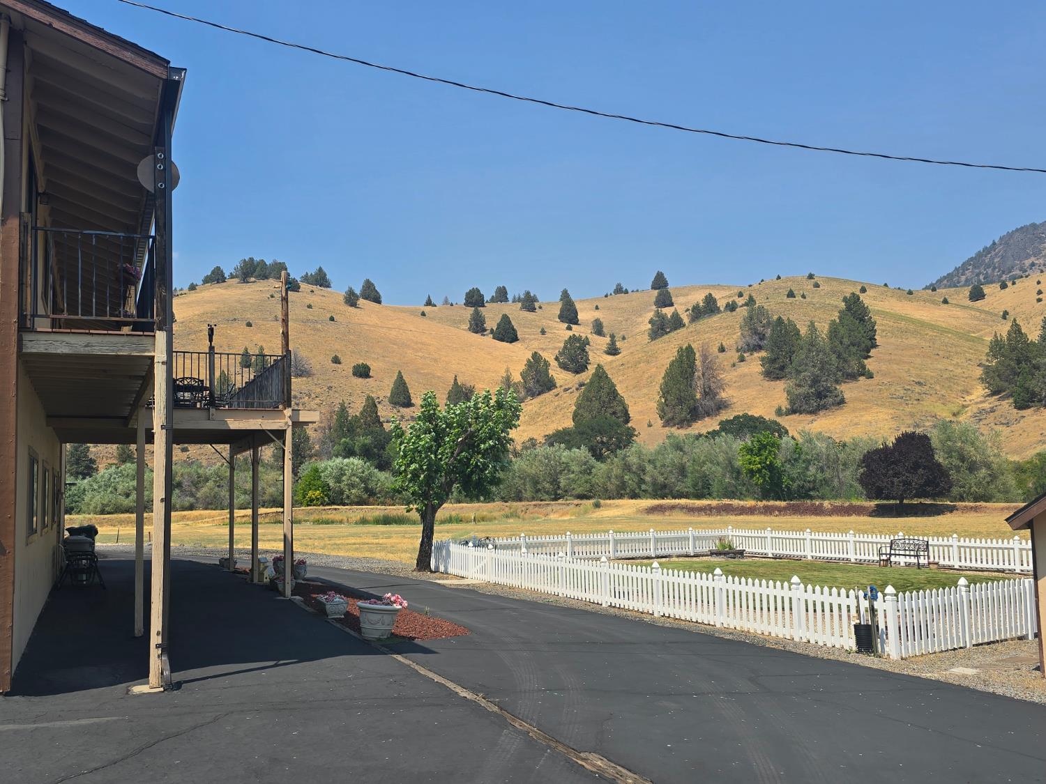 4204 Highway 263 Yreka, CA 96097 - Photo 7 of 66 an outdoor view with patio
