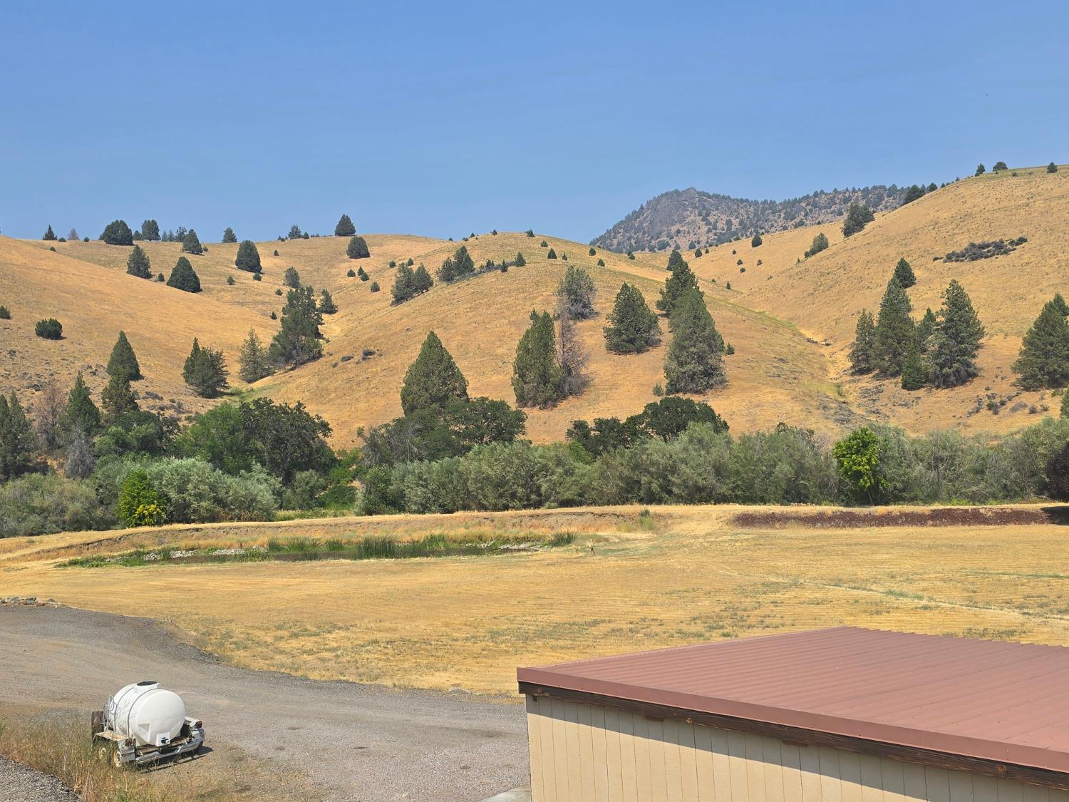 4204 Highway 263 Yreka, CA 96097 - Photo 8 of 66 a view of an ocean and a mountain