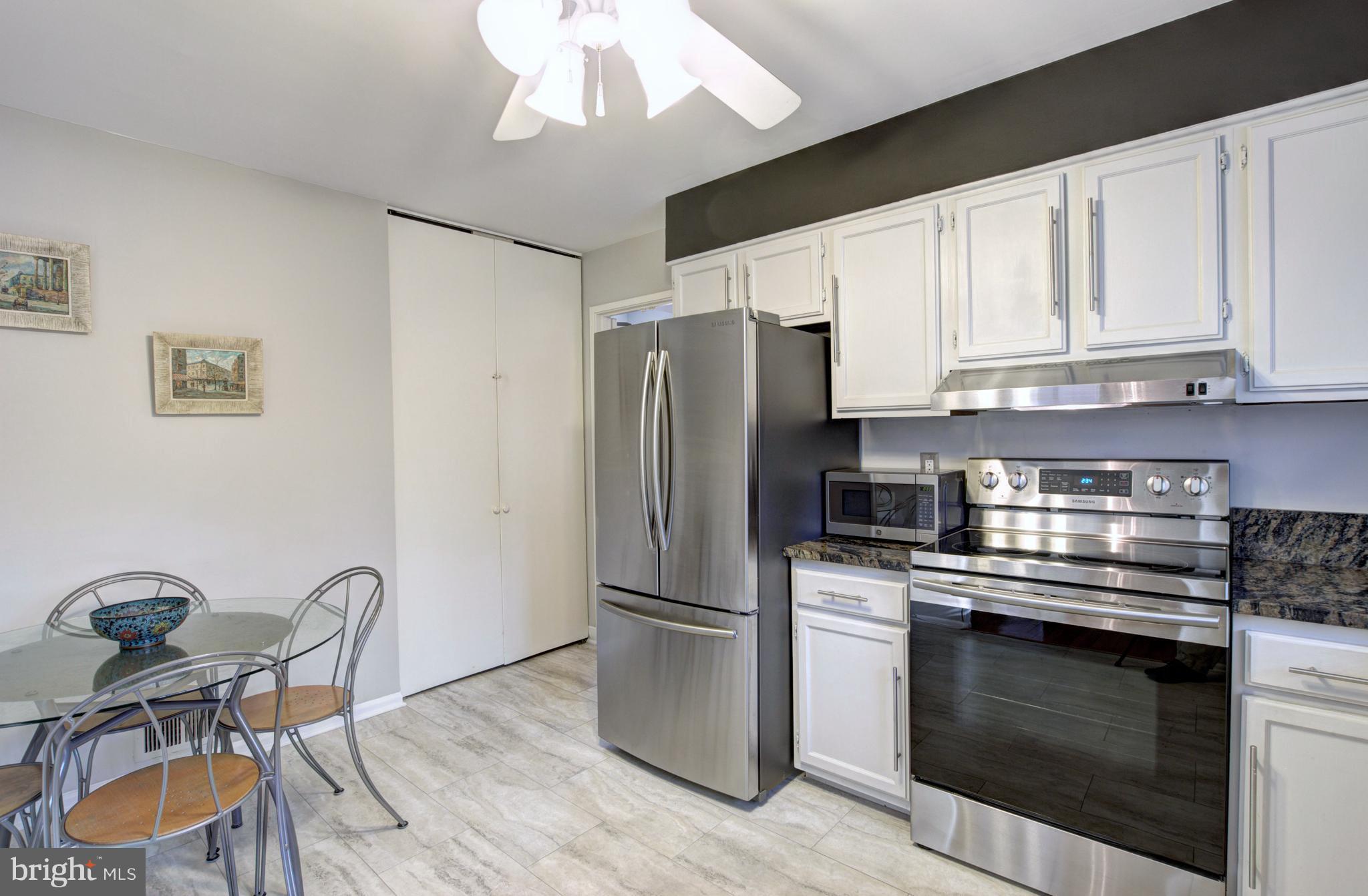 1535 Inlet Court Reston, VA 20190 - Photo 4 of 30 a kitchen with stainless steel appliances granite countertop a stove and a refrigerator