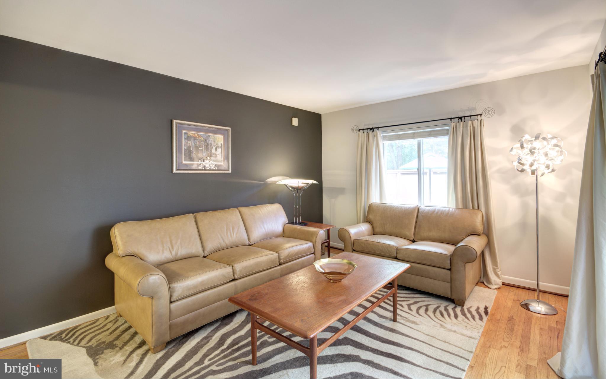 1535 Inlet Court Reston, VA 20190 - Photo 5 of 30 a living room with furniture and a window