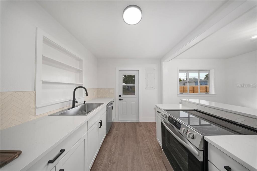 1406 28th Street West Bradenton, FL 34205 - Photo 15 of 38