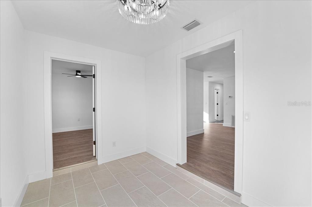 1406 28th Street West Bradenton, FL 34205 - Photo 5 of 38