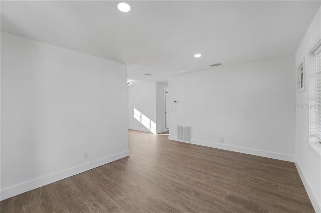 1406 28th Street West Bradenton, FL 34205 - Photo 8 of 38