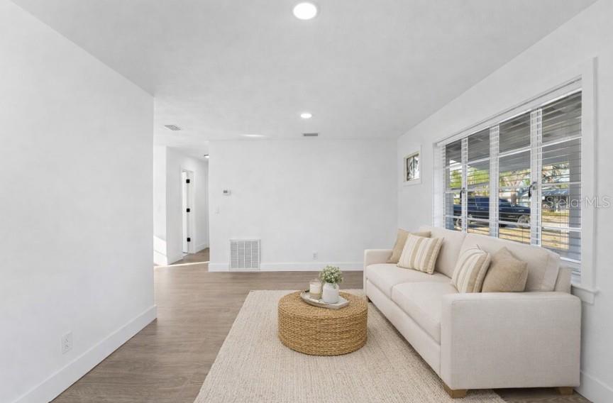 1406 28th Street West Bradenton, FL 34205 - Photo 9 of 38