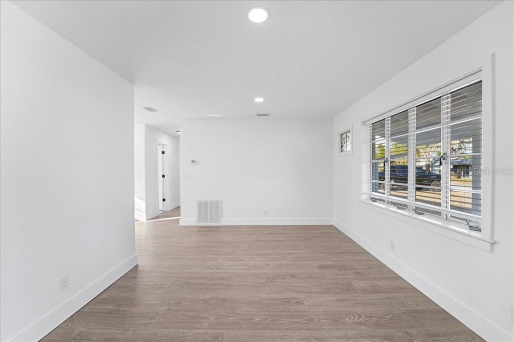 1406 28th Street West Bradenton, FL 34205 - Photo 10 of 38