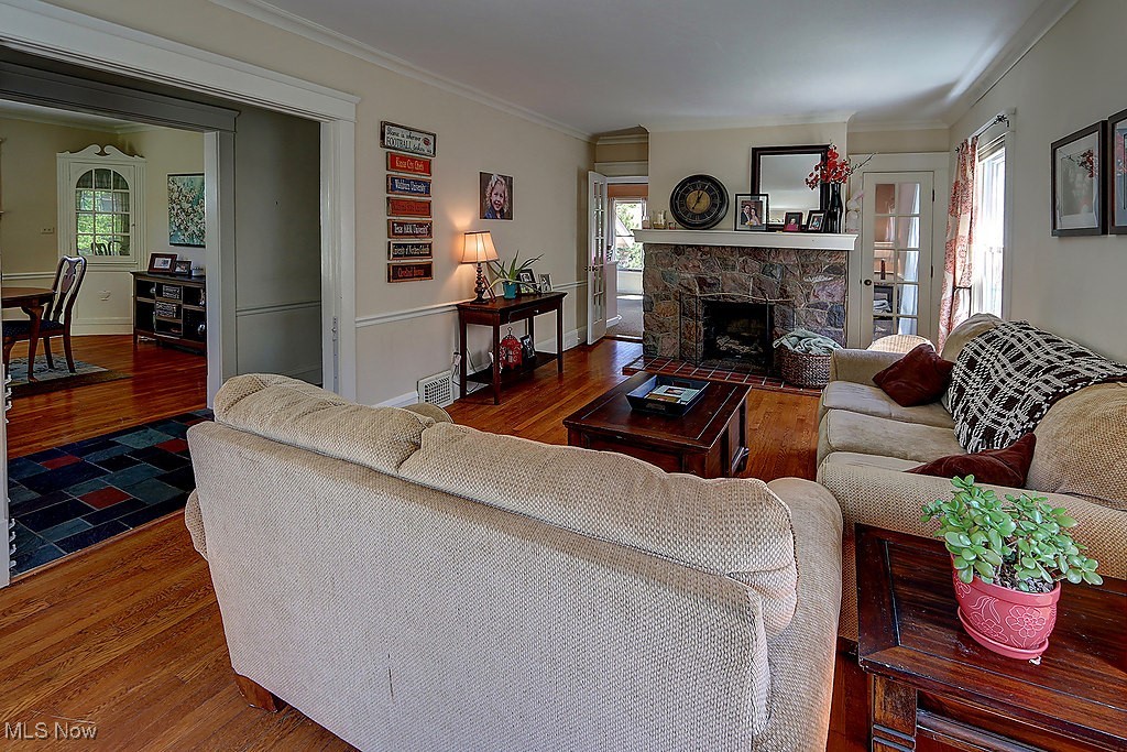 3323 East Fairfax Road Cleveland, OH 44118 - Photo 3 of 24