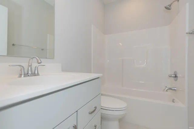 $360,800 | 2810 Willow Creek Drive, Evansville, IN 47712