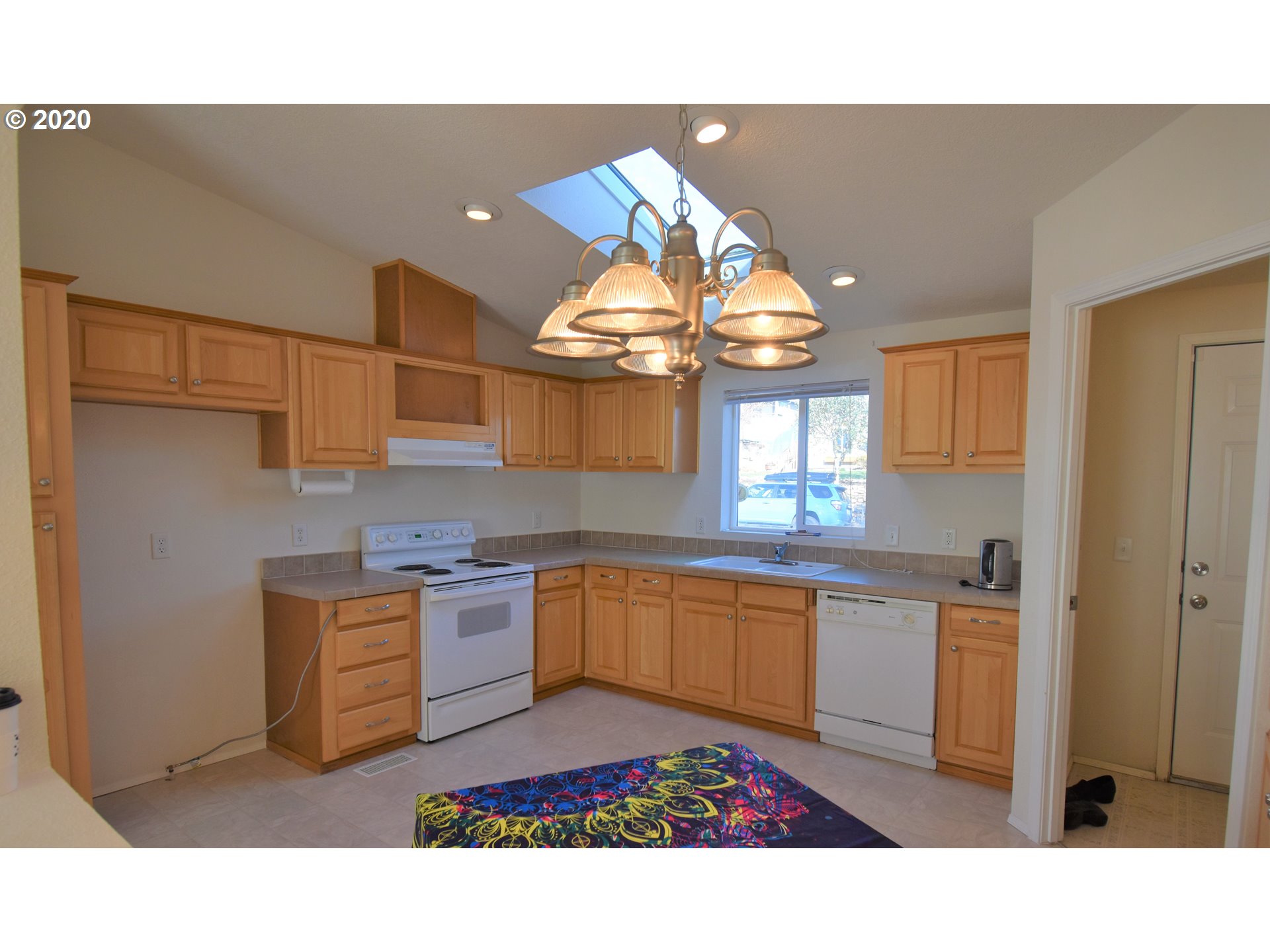 620 Northwest 4th Street Dufur, OR 97021 - Photo 4 of 31 Gallery Image 4