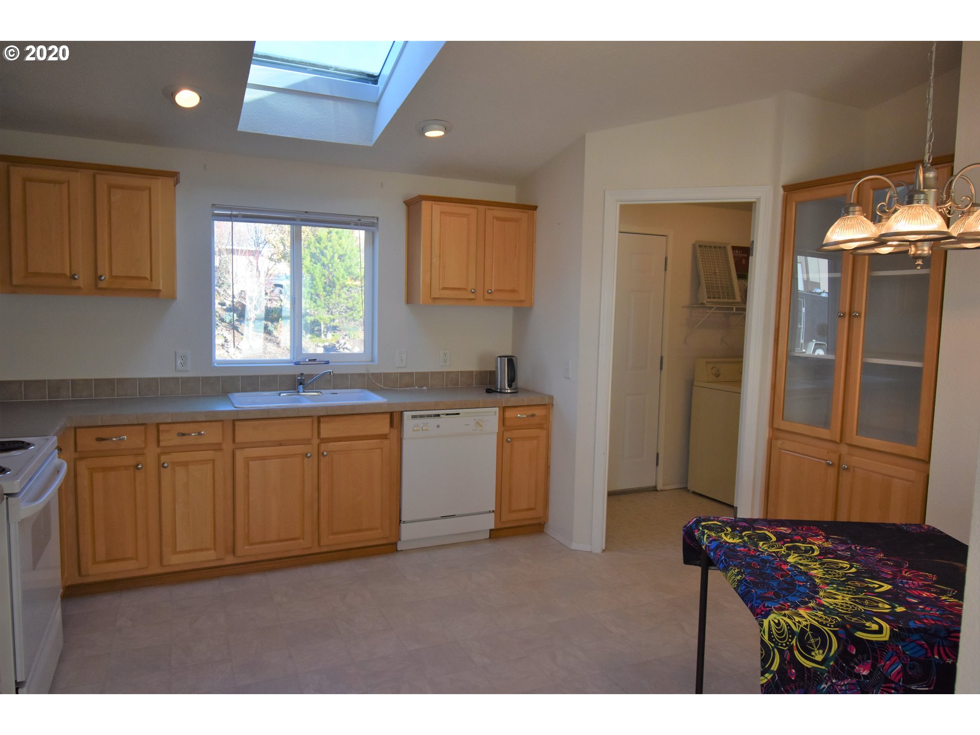 620 Northwest 4th Street Dufur, OR 97021 - Photo 6 of 31 Gallery Image 6