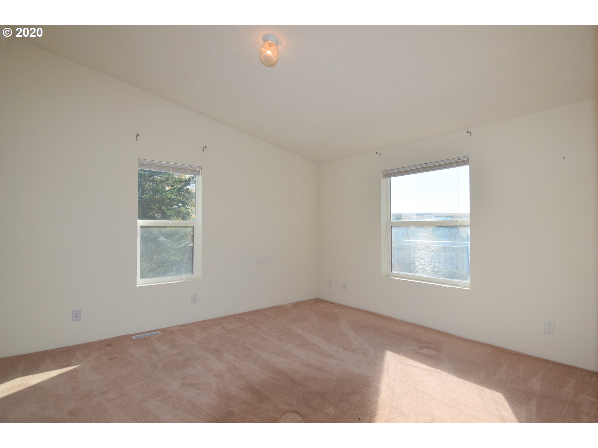 620 Northwest 4th Street Dufur, OR 97021 - Photo 7 of 31 Gallery Image 7