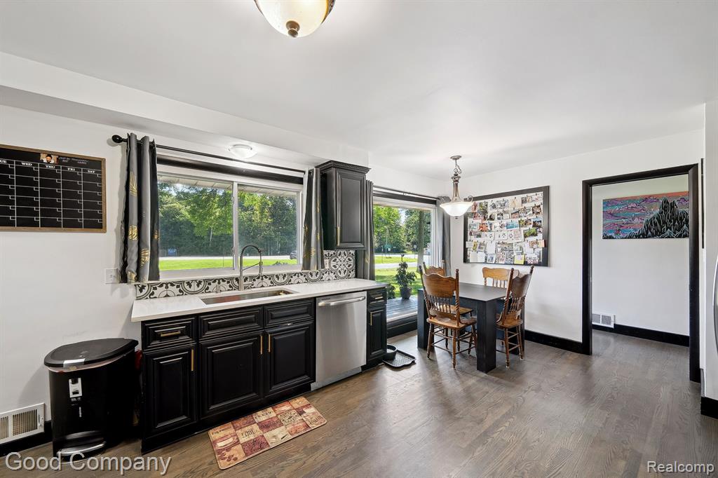 32115 Bonnet Hill Road Farmington Hills, MI 48334 - Photo 13 of 41